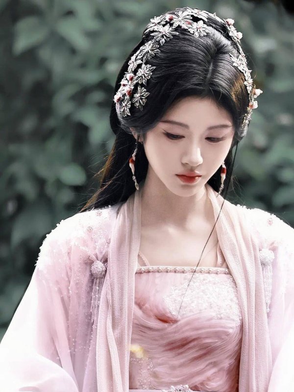 配资正规网上炒股配资 31岁鞠婧祎演古装嫩过18岁？四千年美女称号凭啥争议不断？